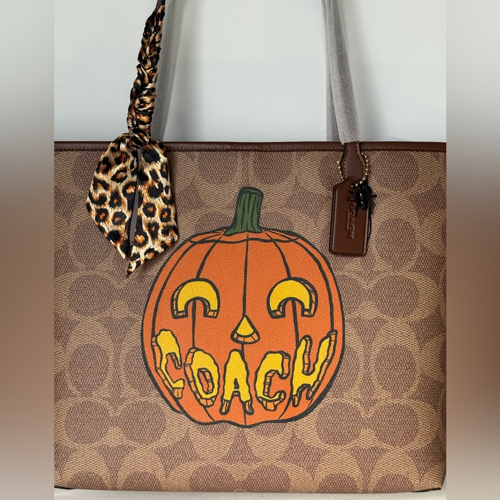 Coach City Tote Bag In Signature Canvas With Halloween Print CCE70 NWT - Picture 2 of 11